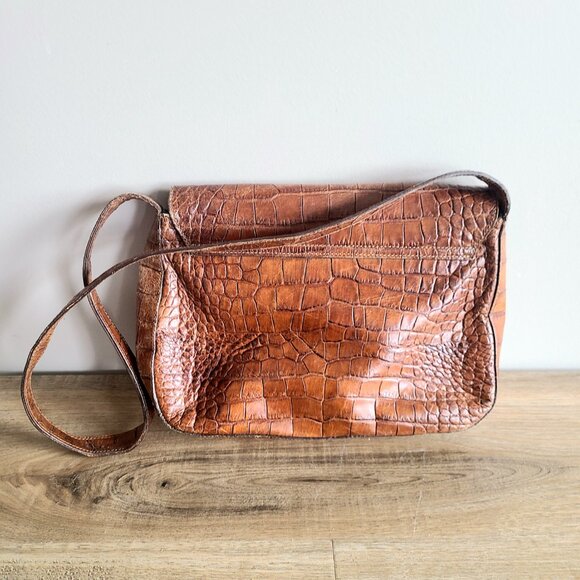 Browns Couture Made in Italy brown leather messenger bag with decorative buckle. - Picture 2 of 10